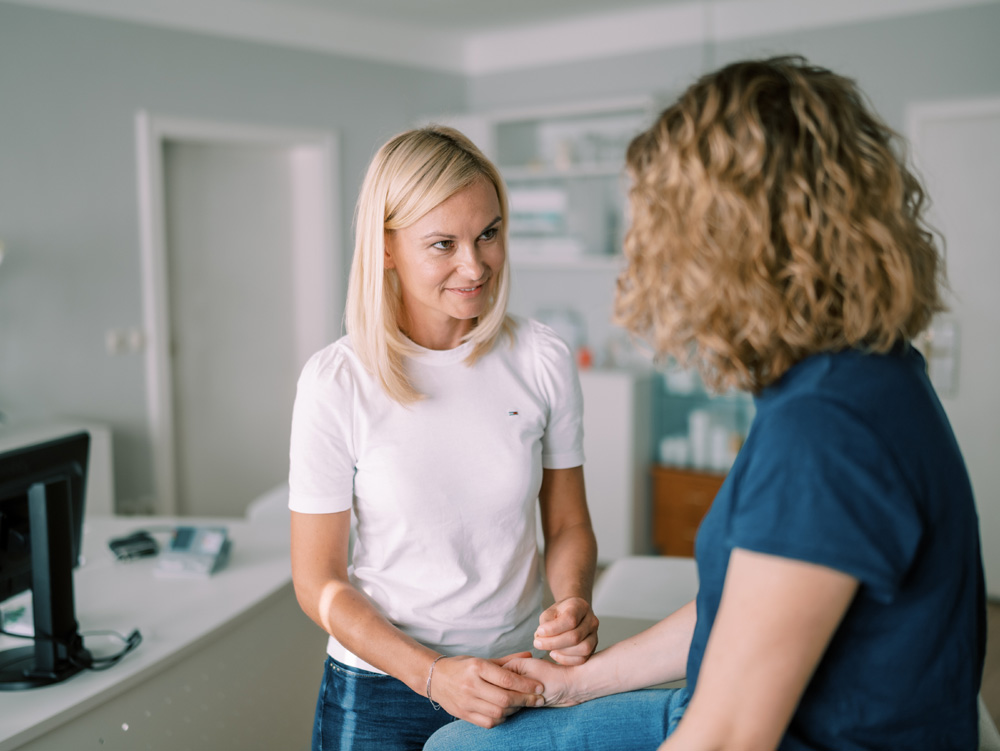 Leistungen, Paradontitistherapie, Foto mit offenem Mund bei Paradontitistherapie